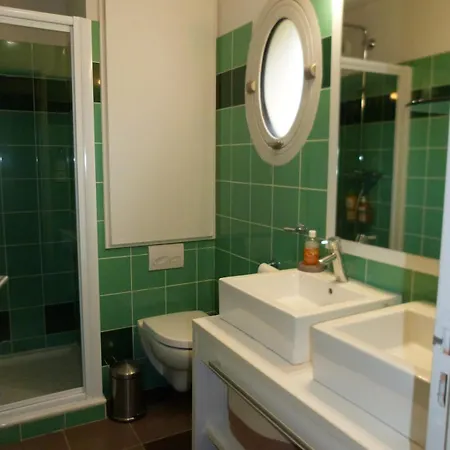Familial Dans Un Chateau Avec Piscine Chauffee, Proche Plages Et Sites Du Golfe Du Morbihan Apartman
