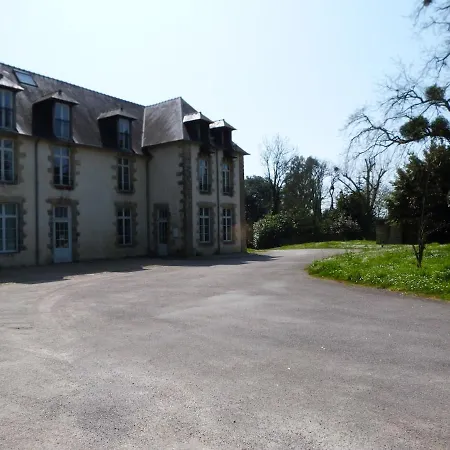 Familial Dans Un Chateau Avec Piscine Chauffee, Proche Plages Et Sites Du Golfe Du Morbihan Apartman *